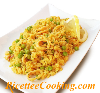 Risotto allo zafferano con piselli e calamari